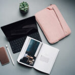 Tomtoc Light B18 Tablet Protection Sleeve ซองกระเป๋าสำหรับ Laptop / MacBook ขนาด 11" - Pink[Pre-Order] - Image 3
