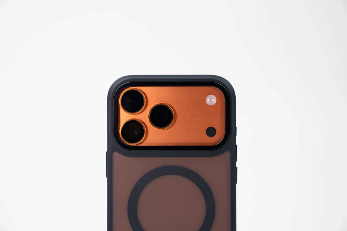 QDOS Hybrid Soft Case เคส iPhone 17 Pro Max – Black - Image 3