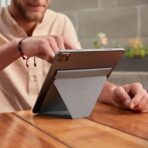 MOFT Snap Tablet Stand ขาตั้งพกพาสำหรับติดหลัง iPad - Cool Grey - Image 3
