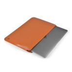 WiWU SKIN ULTRA Stand Sleeve กระเป๋าซอง Laptop/MacBook 15″ – Brown - Image 3